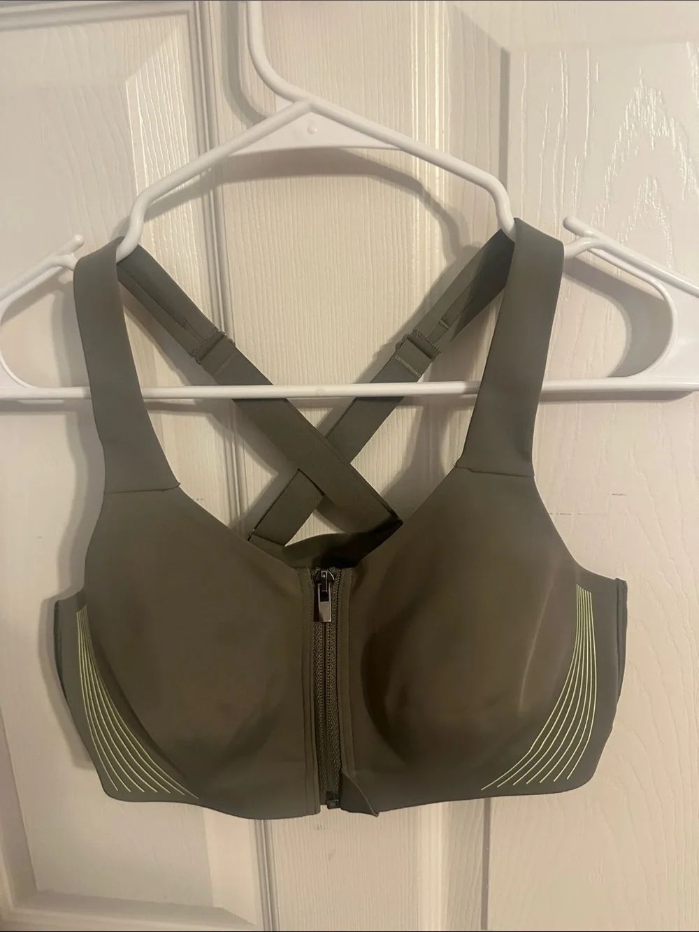 Victorias SecretVSX Olive Green Front-Zip Crossback Sports Bra size 34b NWOT